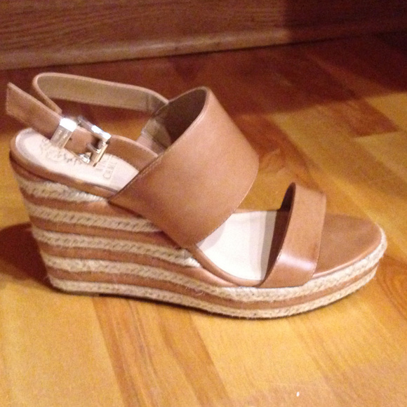 Vince Camuto Shoes - VINCE CAMUTO - Loran Sandal - Excellent Shape